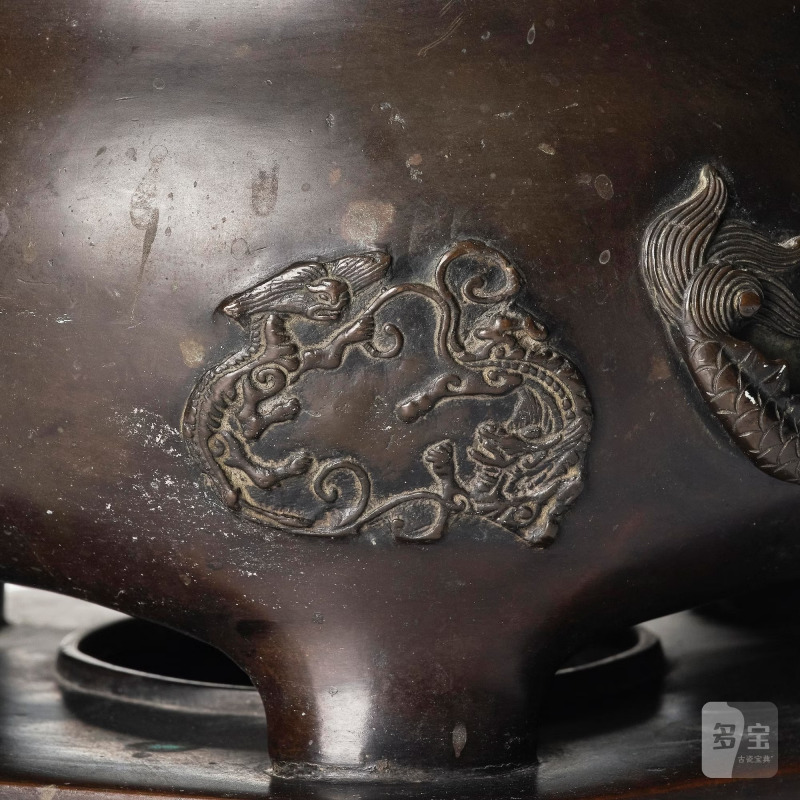 A large bronze censer with cover, - 图11